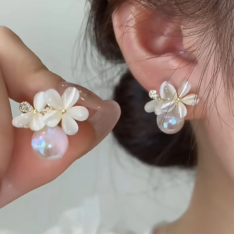 

2023 New Fashion Zircon Flower Stud Earrings For Women Korean Shiny Crystal Imitation Pearl Earring Bridal Wedding Party Jewelry