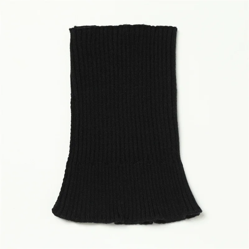 Вязаный шарф с оборками