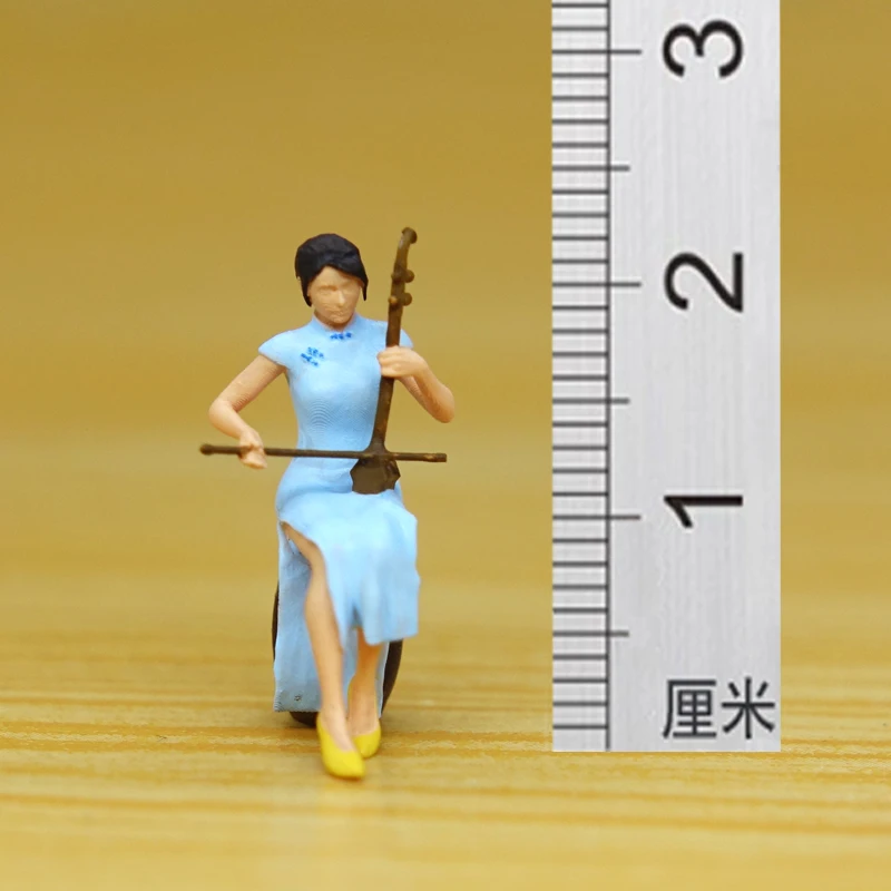 

Миниатюрная статуэтка Эрху в стиле чеонгсам