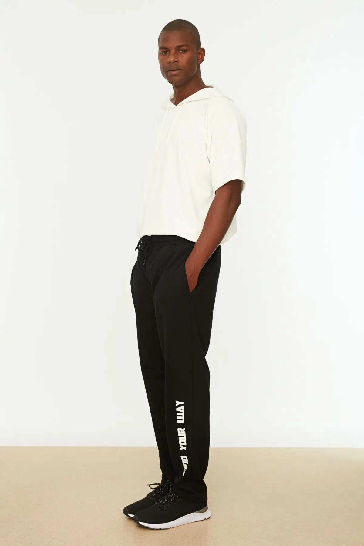 

Men's Regular Fit Printed Sweatpants TMNSS22EA0045