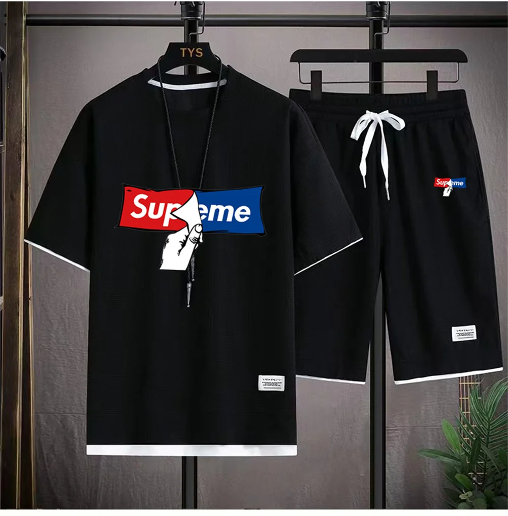 

Новинка лета 2023, мужской повседневный спортивный комплект из двух предметов, футболка с круглым вырезом и шорты четверти, модный дизайн с принтом