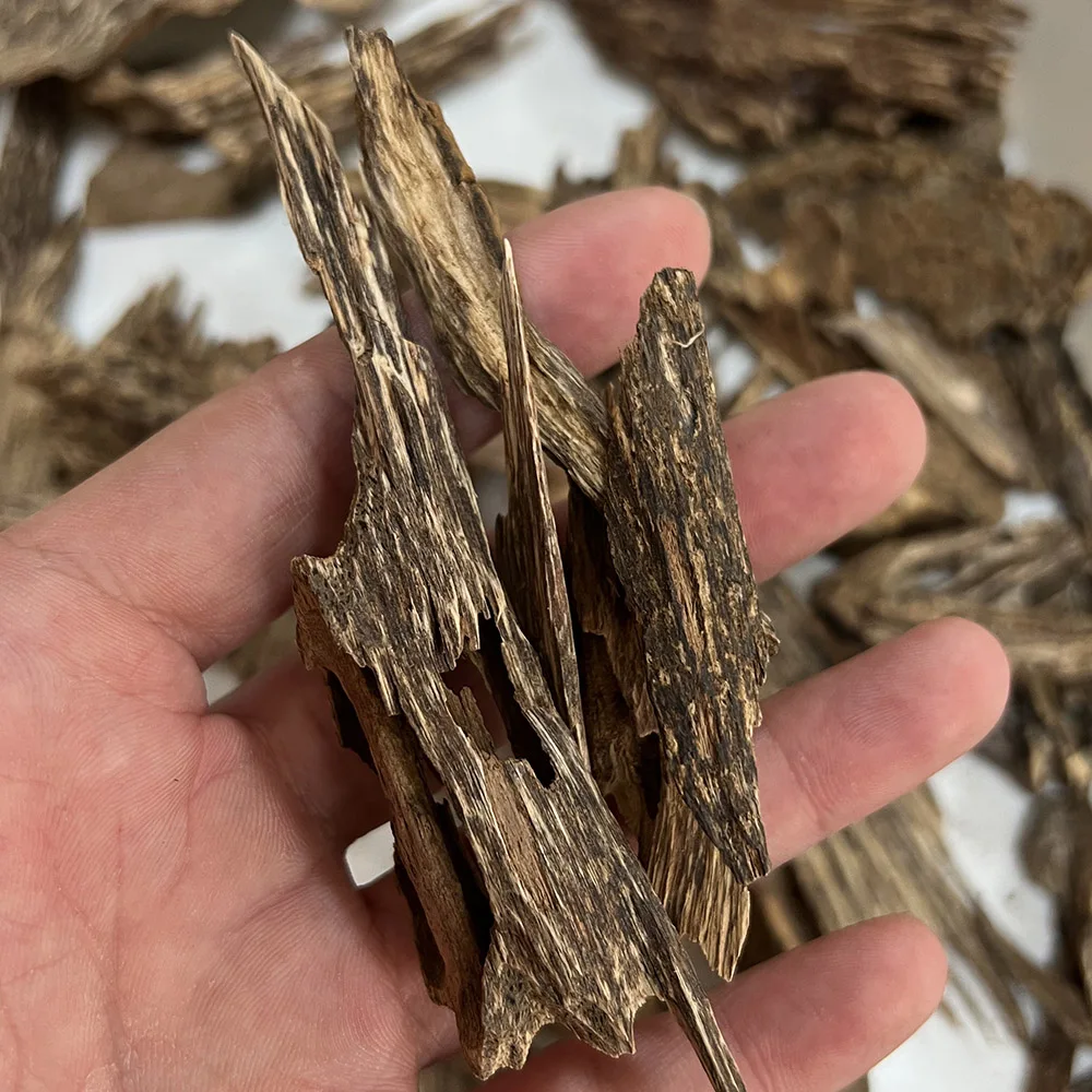 

102 г, Аутентичные натуральные деревянные блоки Гонконга oudh, высококачественные старые черные ароматные Ароматические ароматы