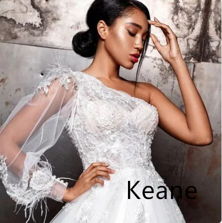 

Свадебные платья на одно плечо с одним рукавом, свадебное платье с аппликацией из бисера и шлейфом, свадебное платье Дубая, арабское свадебное платье, платье для невесты