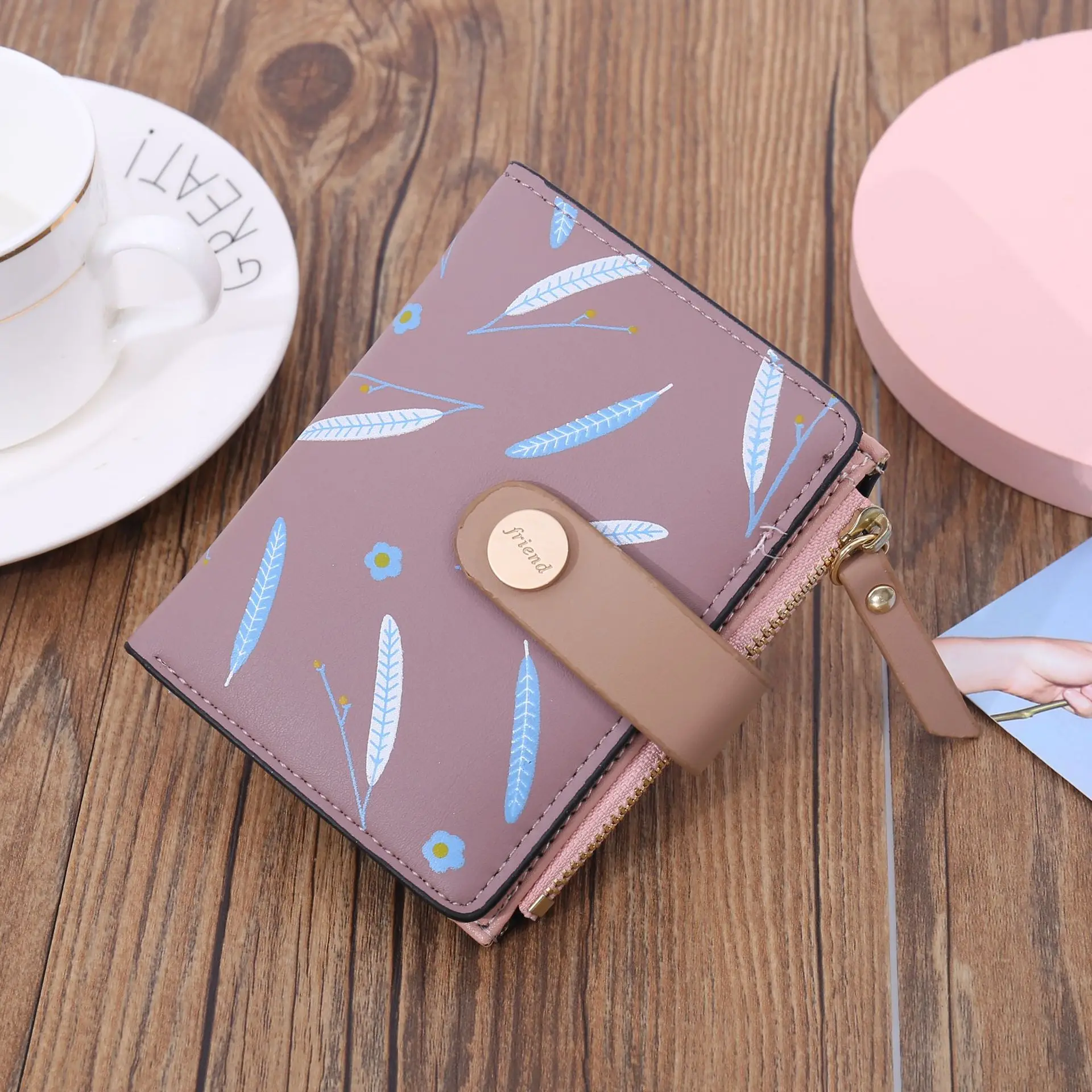 Short Wallet Women Leaf Print Soft PU Leather Ladies Clutch Credit Card Holder Buckle Two-fold Ladies Coin Purse Money Wallets