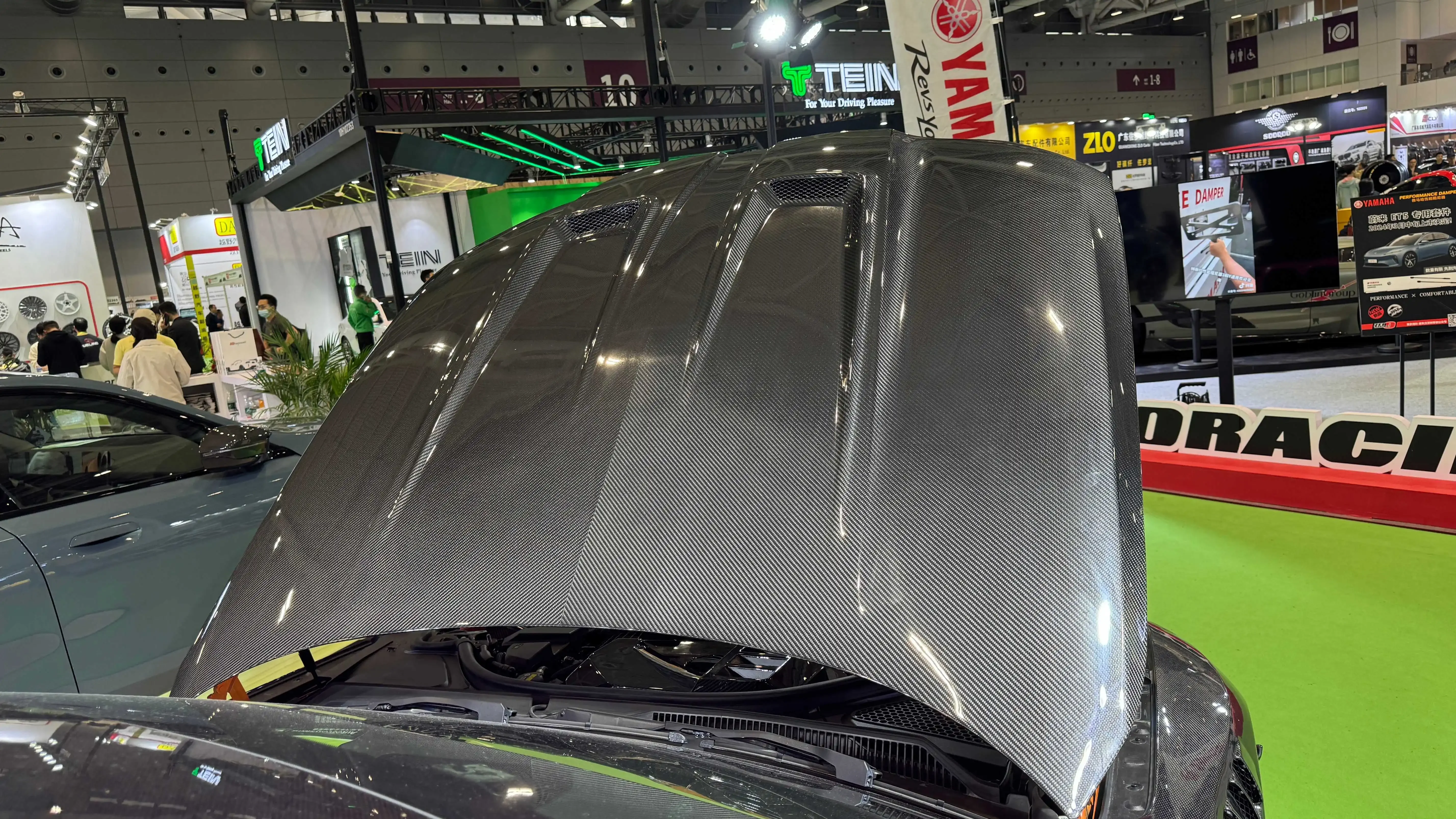 Крышка капота двигателя из сухого углеродного волокна для разработки данных