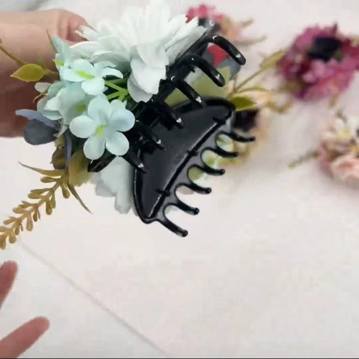 Заколка-пряжка женская с цветами