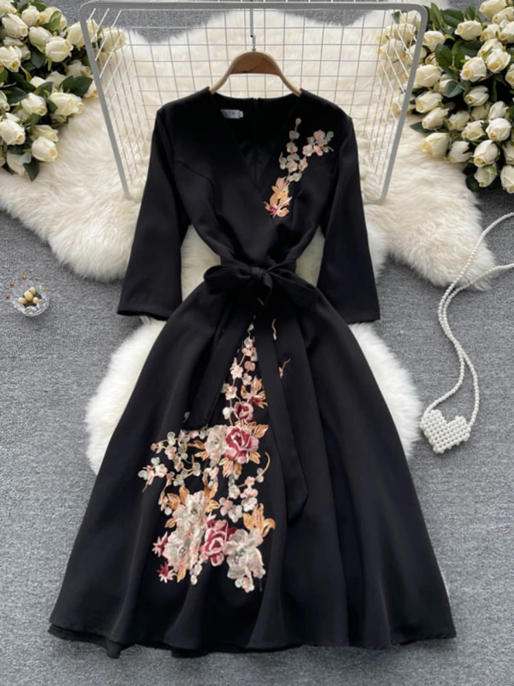 

FMFSSOM Women Spring Autumn Bohemian Maxi Long Dresses Female Elegant Floral Embroidery Party Dresses Fashion Chic Vestidos