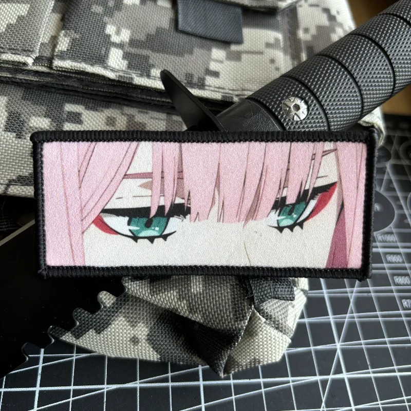 ВОЕННЫЙ ЗНАЧОК Zero Two Eyes для морального духа в стиле аниме Дарлинг в Германии искусственный крючок и петля с принтом тактические военные искусства (art.: 3920c8a732f78) - 3920c8a732f78