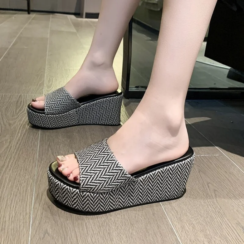 

Женские шлепанцы на танкетке, с круглым носком, Нескользящие, на плоской подошве, модные повседневные универсальные танкетки, 2023