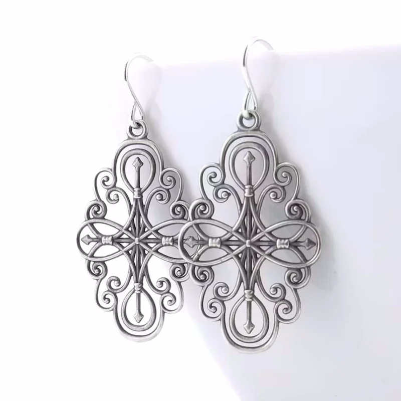 

Vintage European Pattern Hollow Diamond Dropped Earrings for Women Piercing Ear Boho Jewelry Women's Trend Dangle Earrings 2023