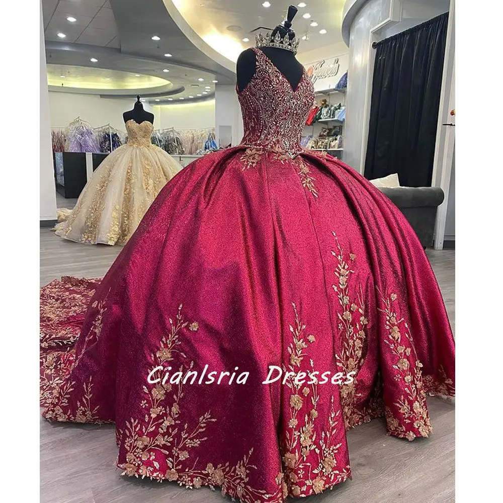 

Темно-Красное Бальное Платье с V-образным вырезом и бисером