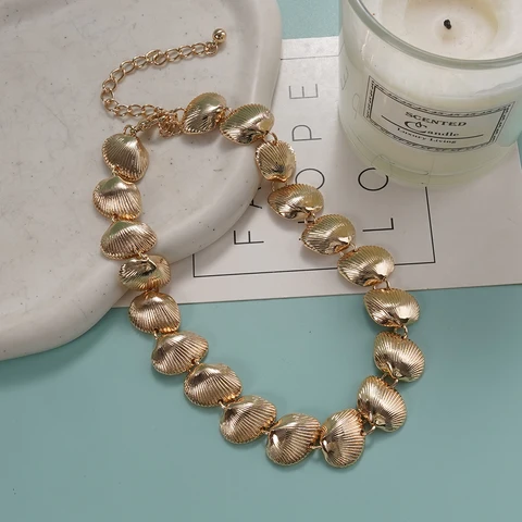 Золотой чокер WEALTHYBOO с текстурой ракушки