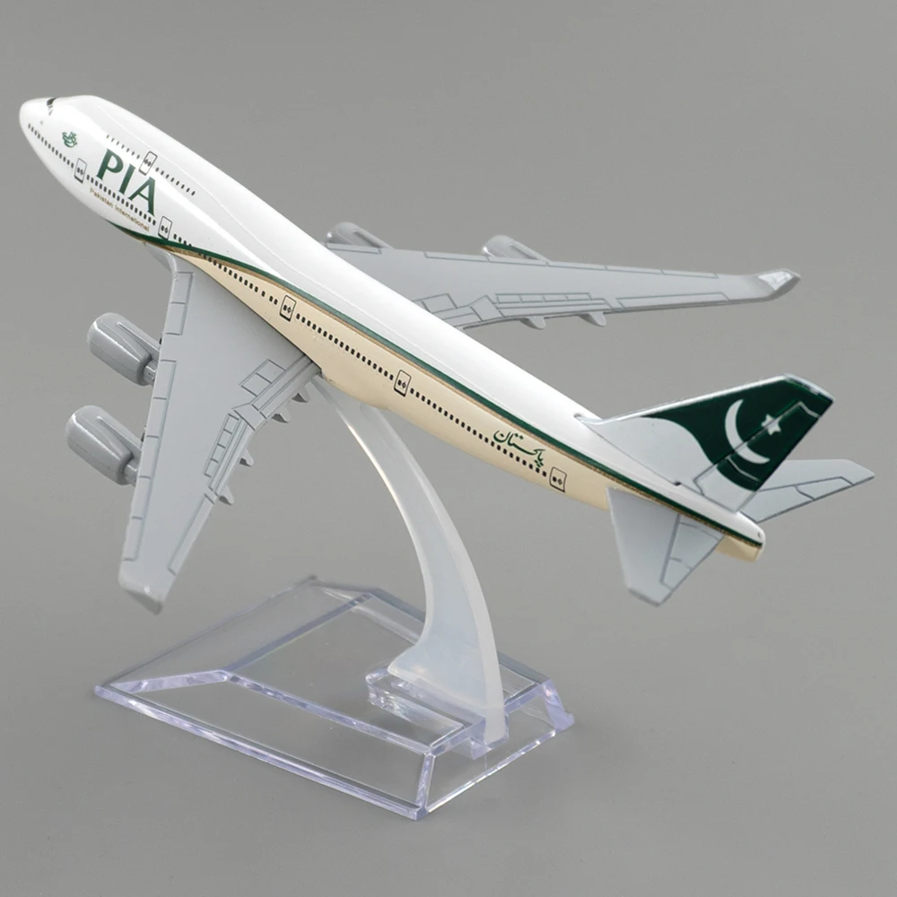 

1/400 Scale Alloy Aircraft Boeing 747 PIA 16cm Alloy Plane B747 Model Toys Children Kids Gift for Collection