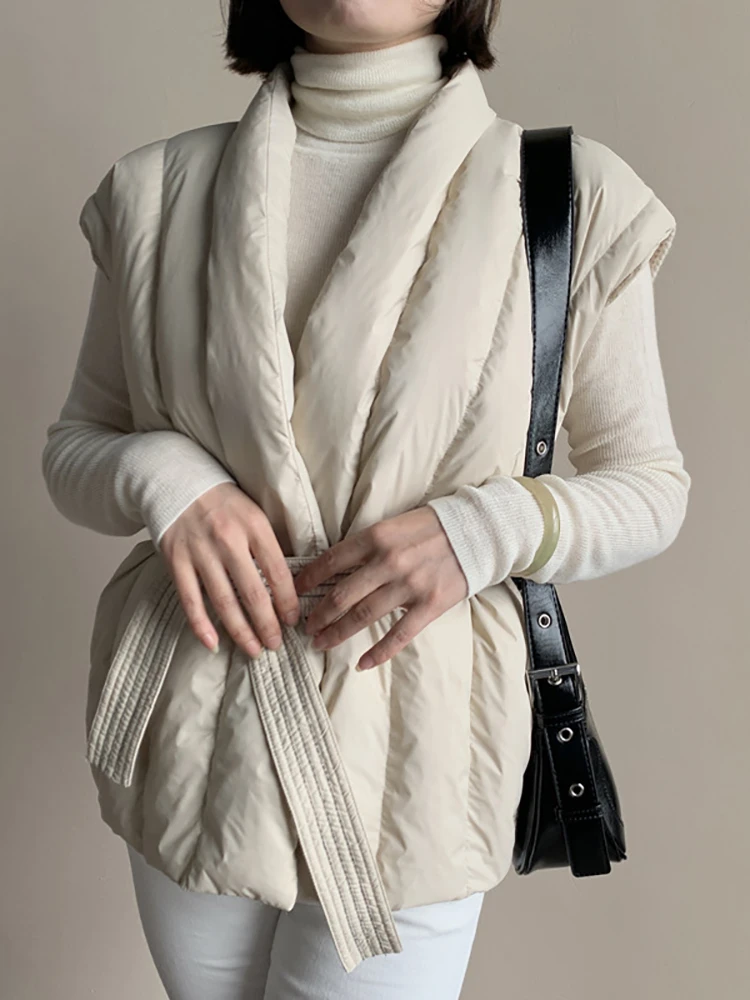 Вязаный жилет с v-образным вырезом и утепленным белым утиным пухом зимний