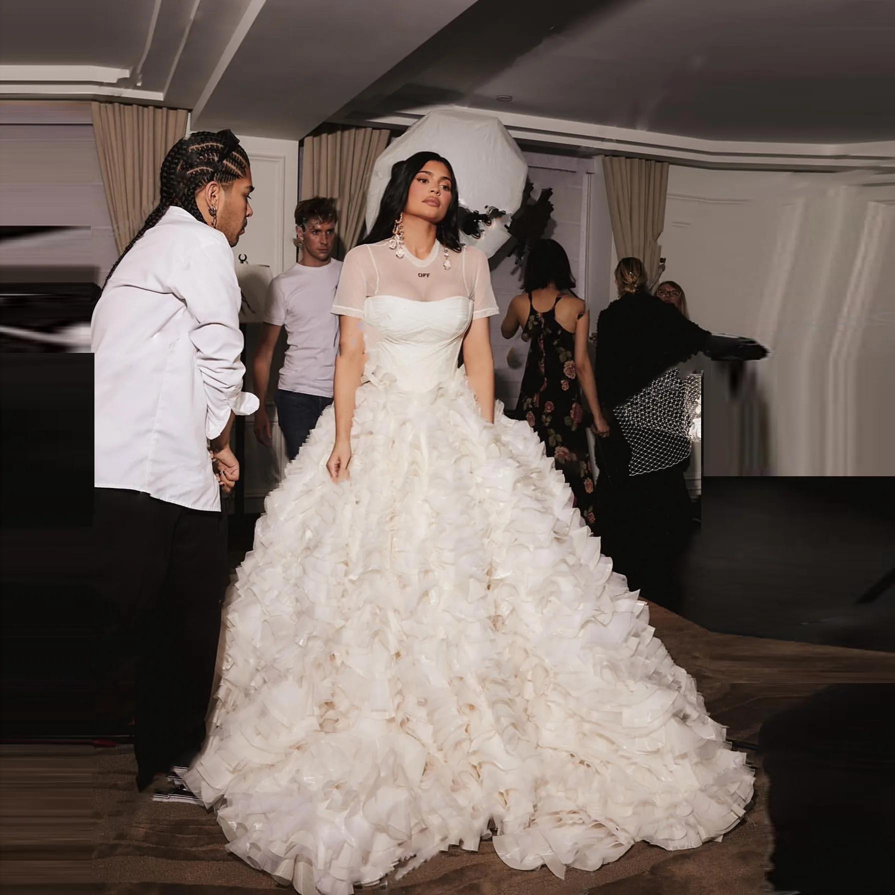 

Extra Ruffle Wedding Gowns Young Princess See Thru Neck Ball Gown Layered robe de mariee Custom Bridal Dresses Gorgeous Ivory