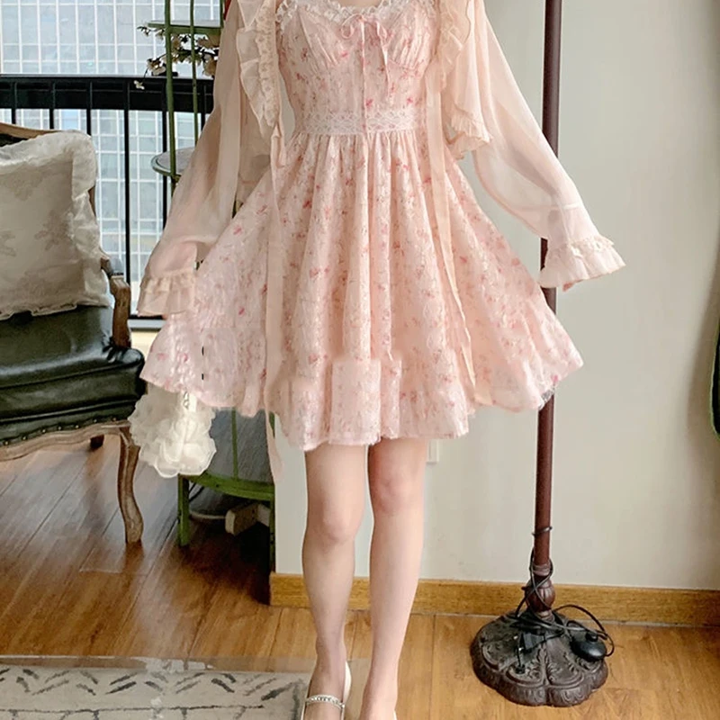 Мини-платье на бретелях без рукавов с цветочным принтом |