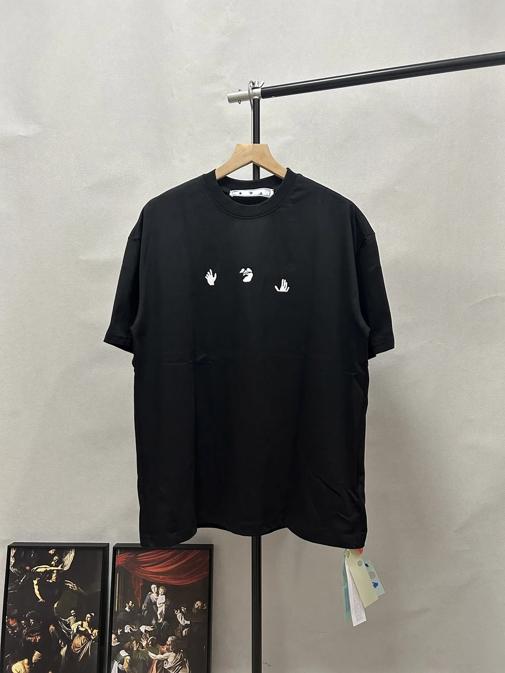 Фото Модная уличная брендовая футболка Abloh высокого качества, новые футболки с круглым вырезом и короткими рукавами с принтом логотипа, мужские и женские повседневные футболки №1