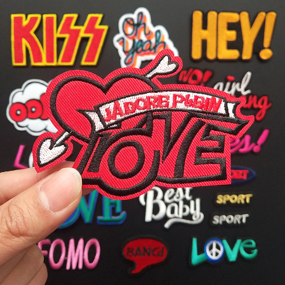 Модные нашивки с надписью Kiss Love Look патчи вышивкой утюгом вышитые значки