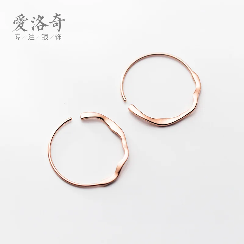 

Simple Personality Wave Ear Ring Small Unique Design2019The New Ear Stud