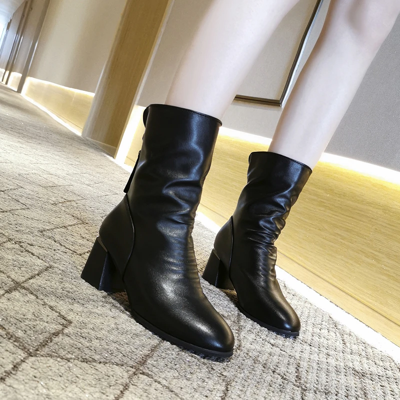 

Черные короткие женские ботинки с круглым носком Новинка весна-осень 2023 ботинки на толстом каблуке с молнией сзади на высоком каблуке универсальные удобные ботинки телесного цвета