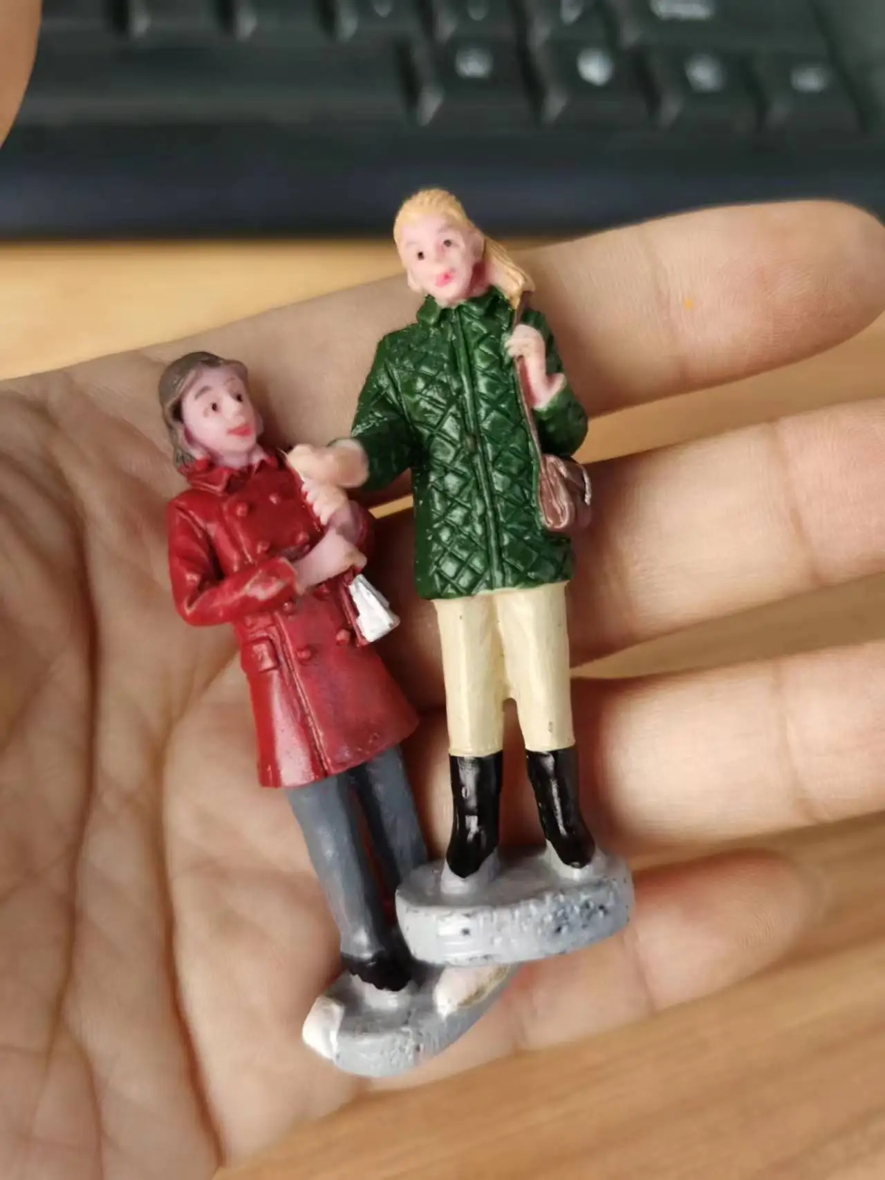 

Resin figure mental psychological sand table game box court therapy