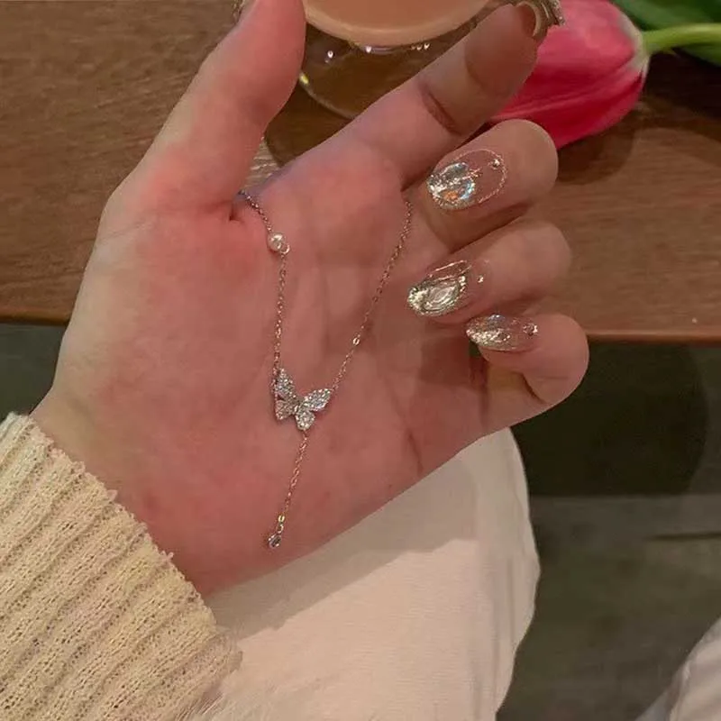 Чокер с подвеской-бабочкой из циркона роскошное ожерелье до ключиц серебряным