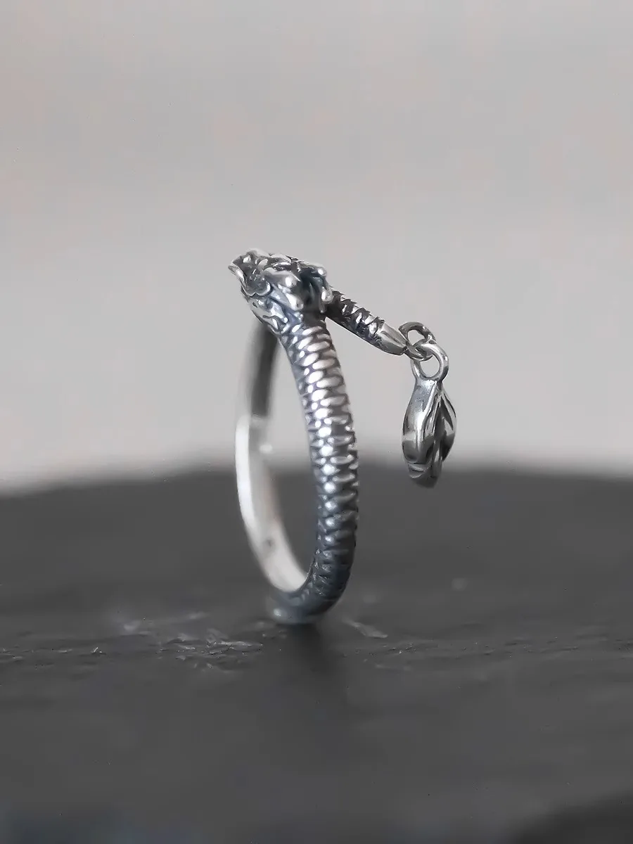 Фото Женское кольцо со знаком зодиака, серебряного цвета №2