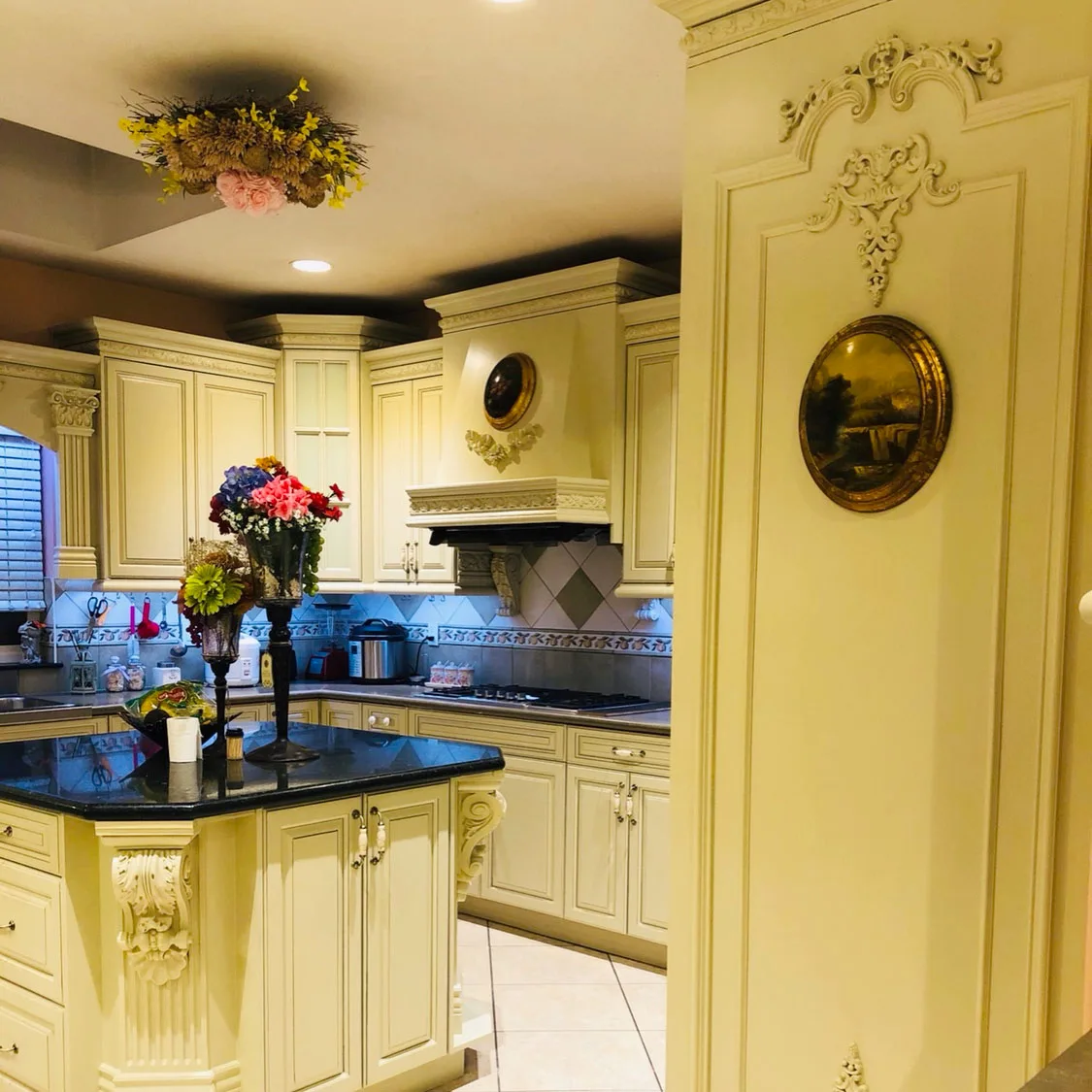 Декоративная резьба из натурального дерева