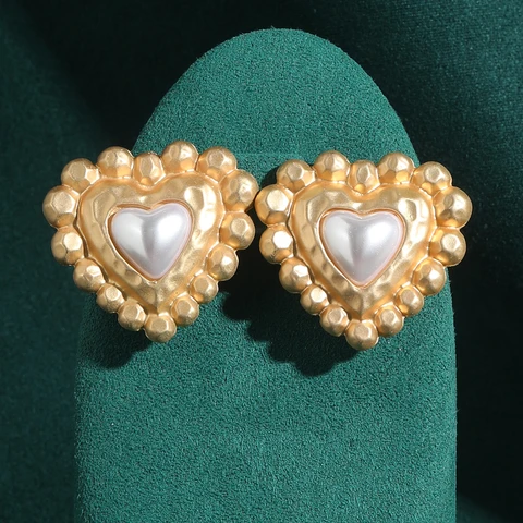 Золотые серьги-гвоздики с жемчугом LOVE GREEN LIVE GREEN