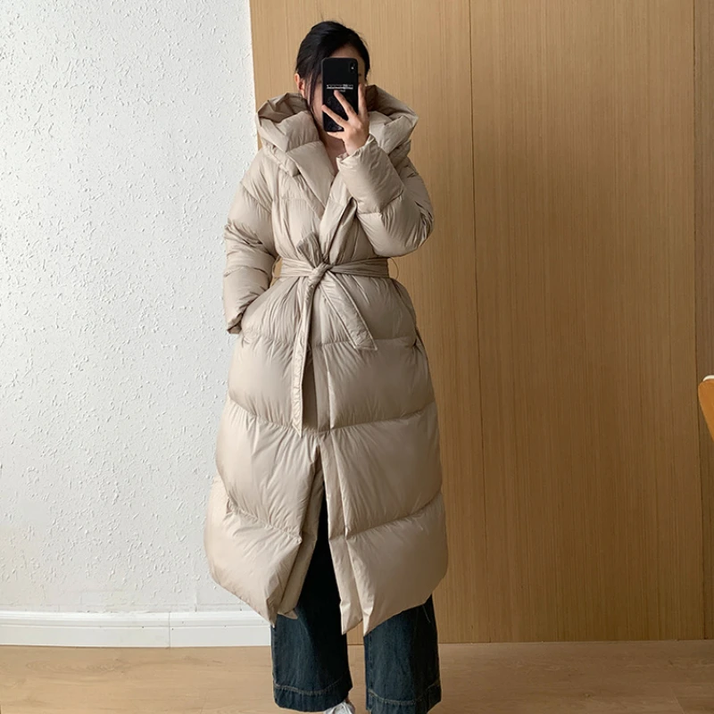 Женский пуховик на утином пуху с капюшоном