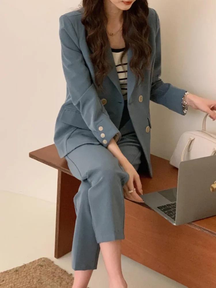 Рисунок 6 - Осень 2023, офисный женский брючный костюм