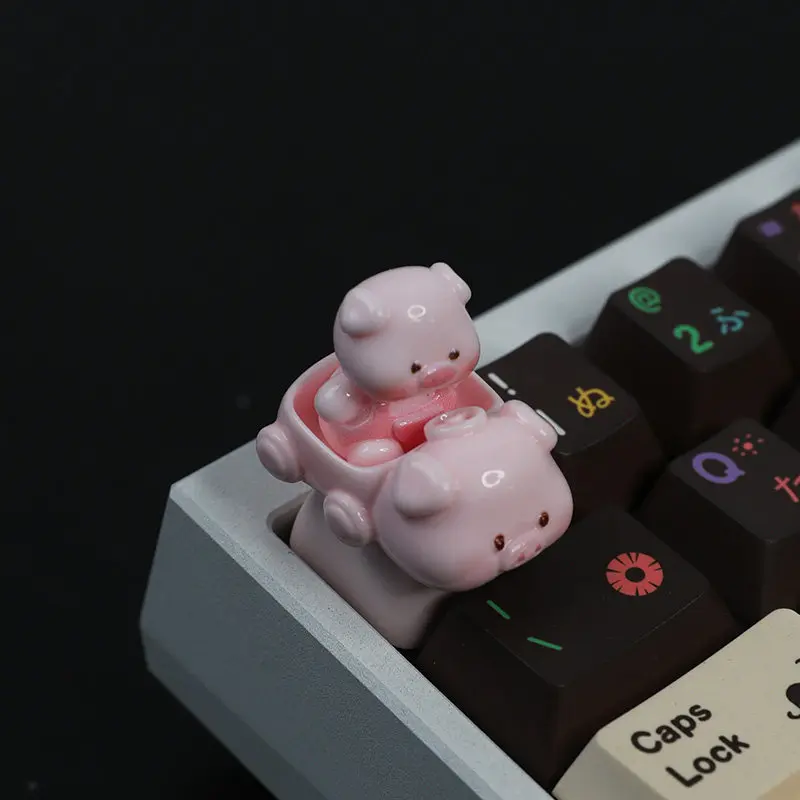 Фото Новые милые розовые колпачки для клавиш в виде свинок, 3D мультяшные полимерные колпачки ESC для механической клавиатуры, персонализированный подарок для девушки, игровые аксессуары №4