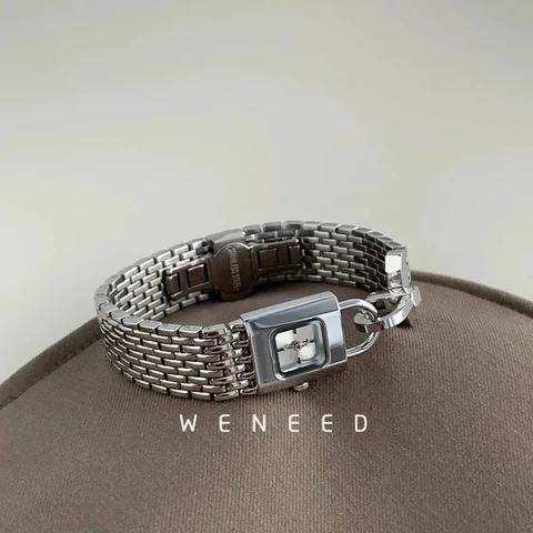 Женские кварцевые часы 2024  позолоченный браслет