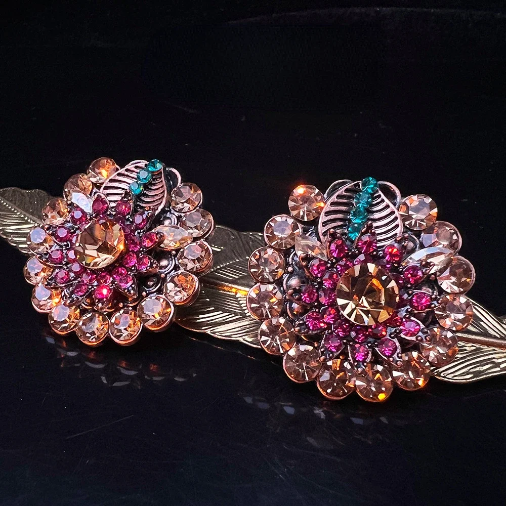 Роскошные красочные серьги-гвоздики со стразами и цветком лука для женщин