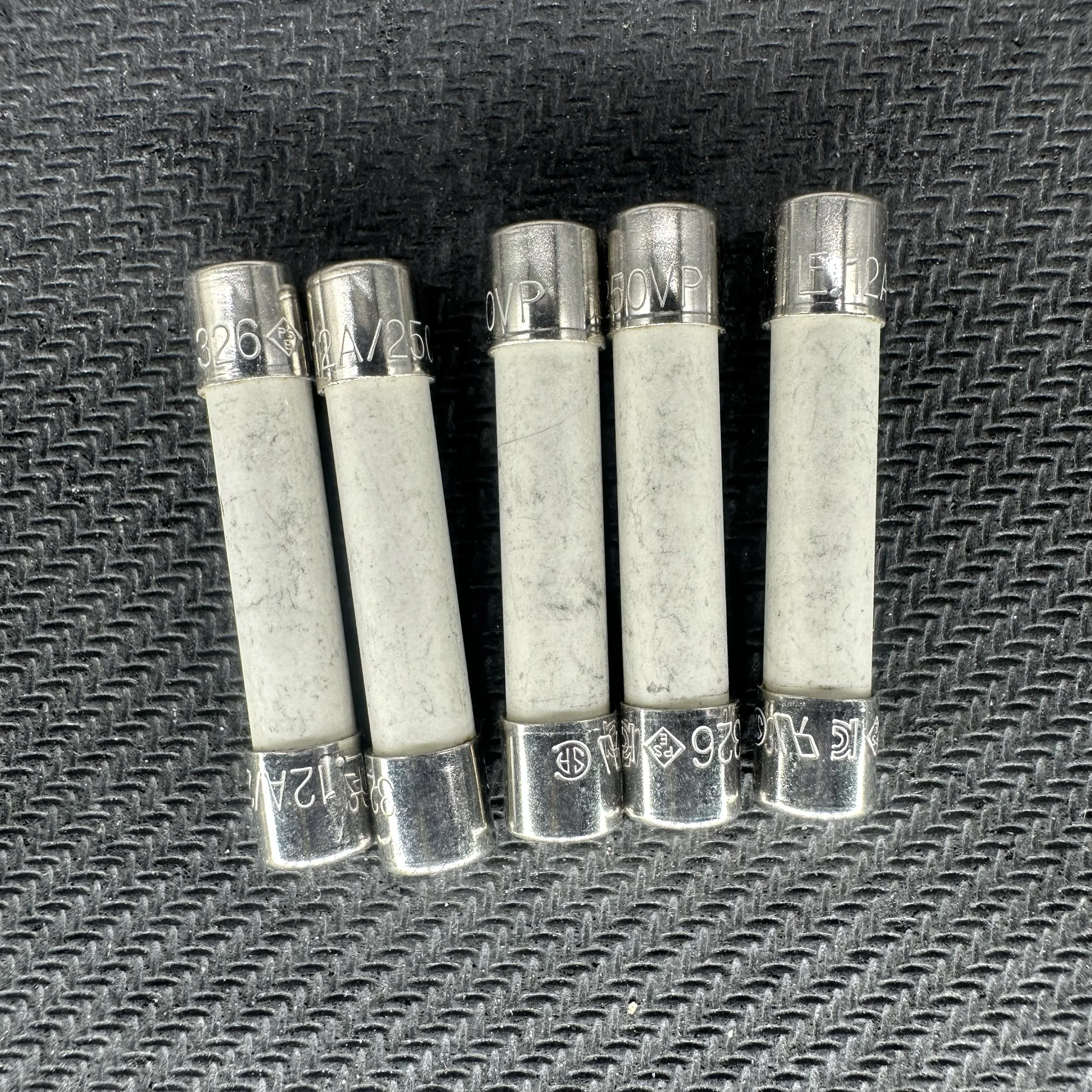 20 шт./ 0326012 . Американская керамическая предохранительная трубка 6*32 326 T12A 250VP с