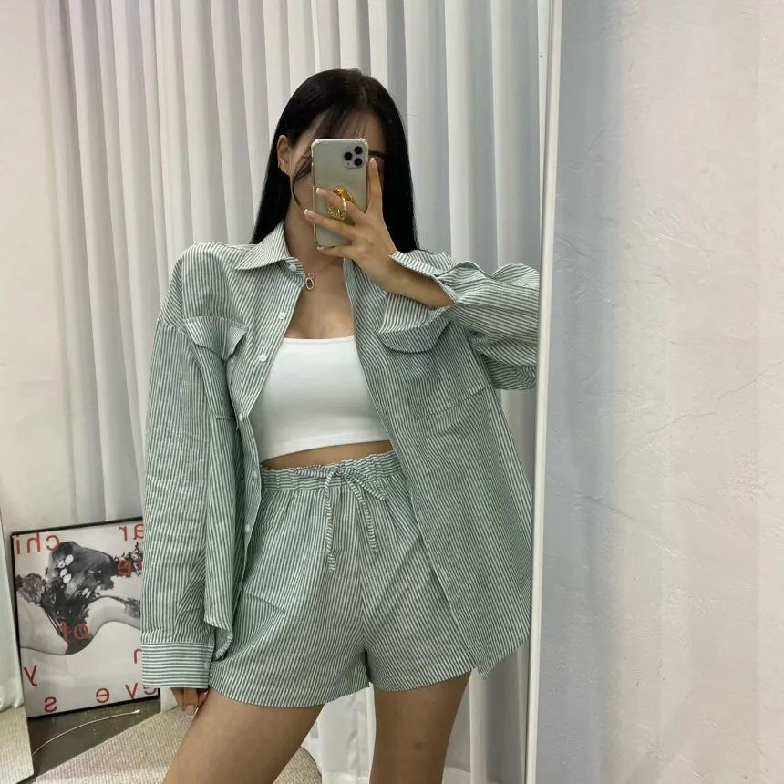 

Новая свободная полосатая рубашка для ранней осени, модный костюм, повседневные шорты, Солнцезащитная рубашка, Женский комплект из двух предметов