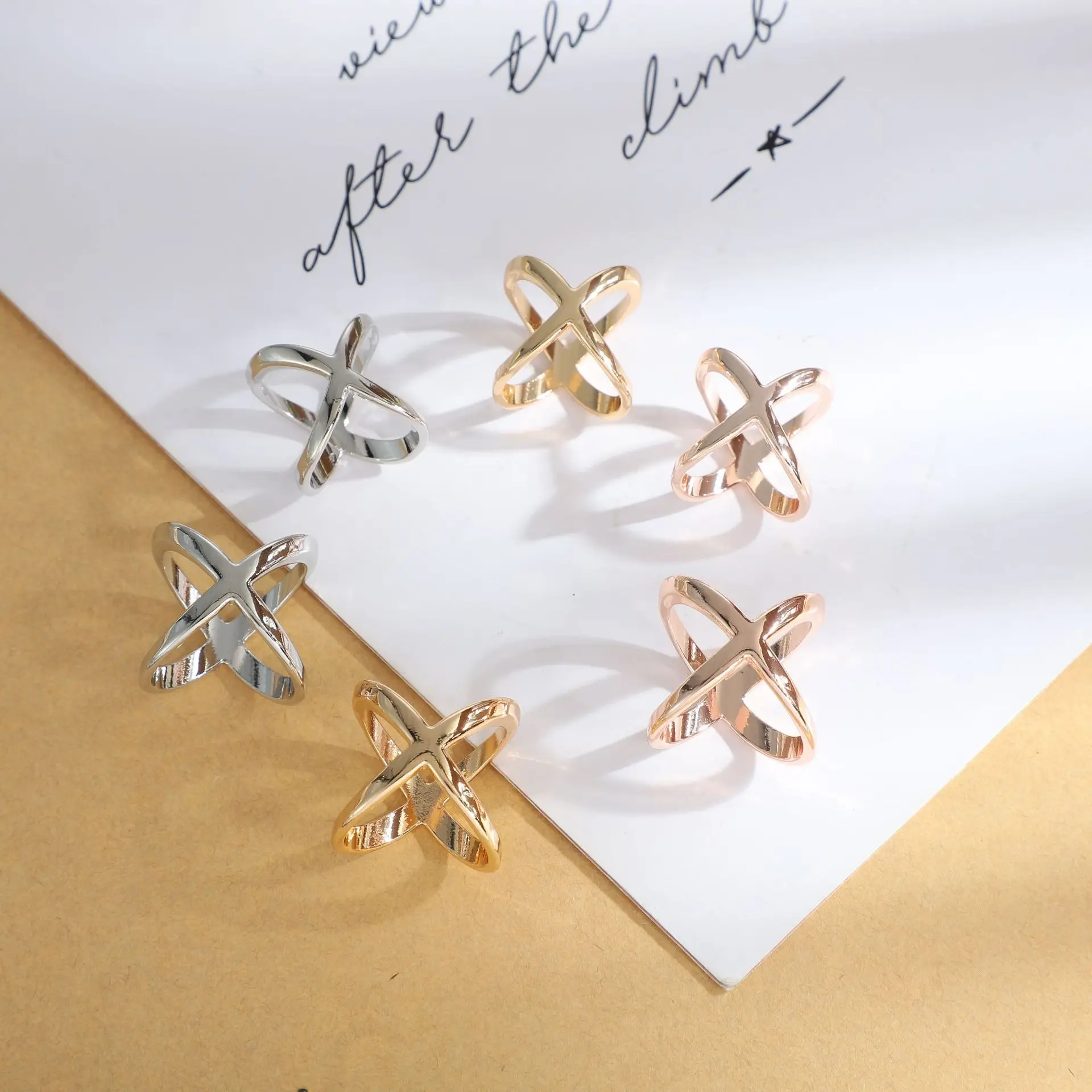 Женская металлическая брошь X-образной формы с бантом