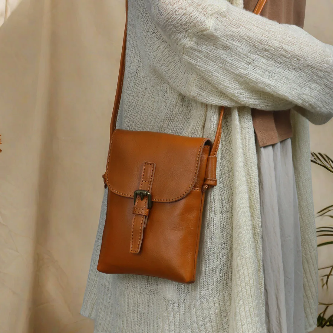 2025 г. сумка ручной работы из коровьей кожи растительного дубления для мобильного