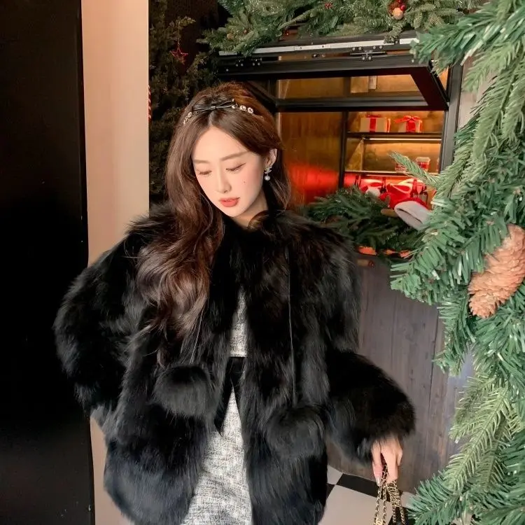 Новое пальто из искусственного лисьего меха и травы. Популярное среди молодых