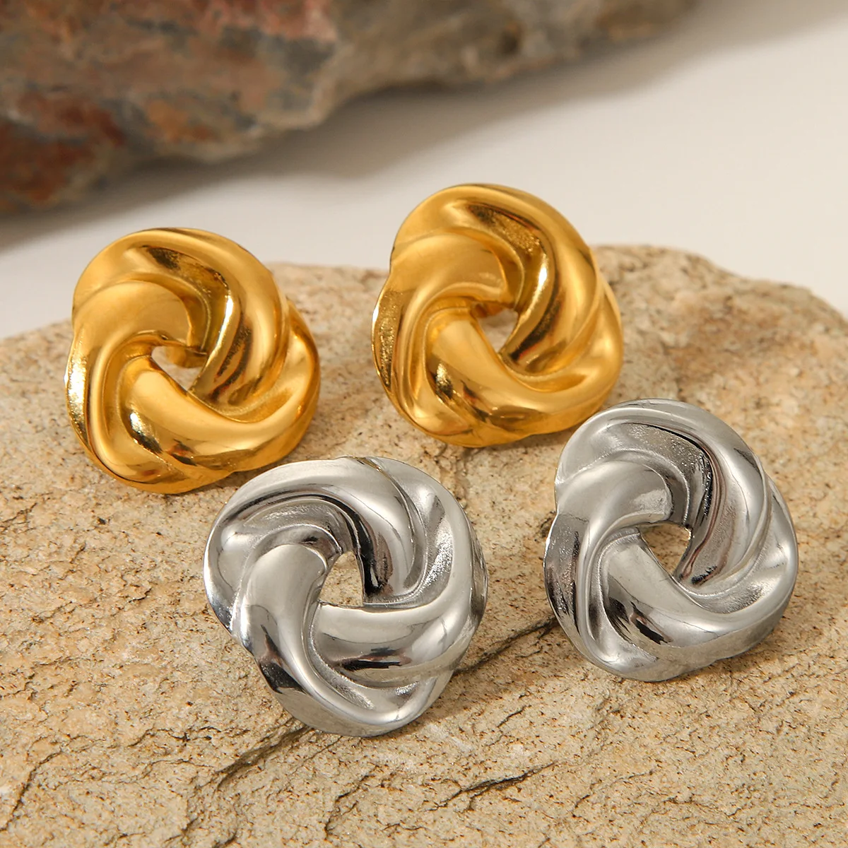 Гладкие металлические витые треугольные полые серьги-гвоздики из нержавеющей