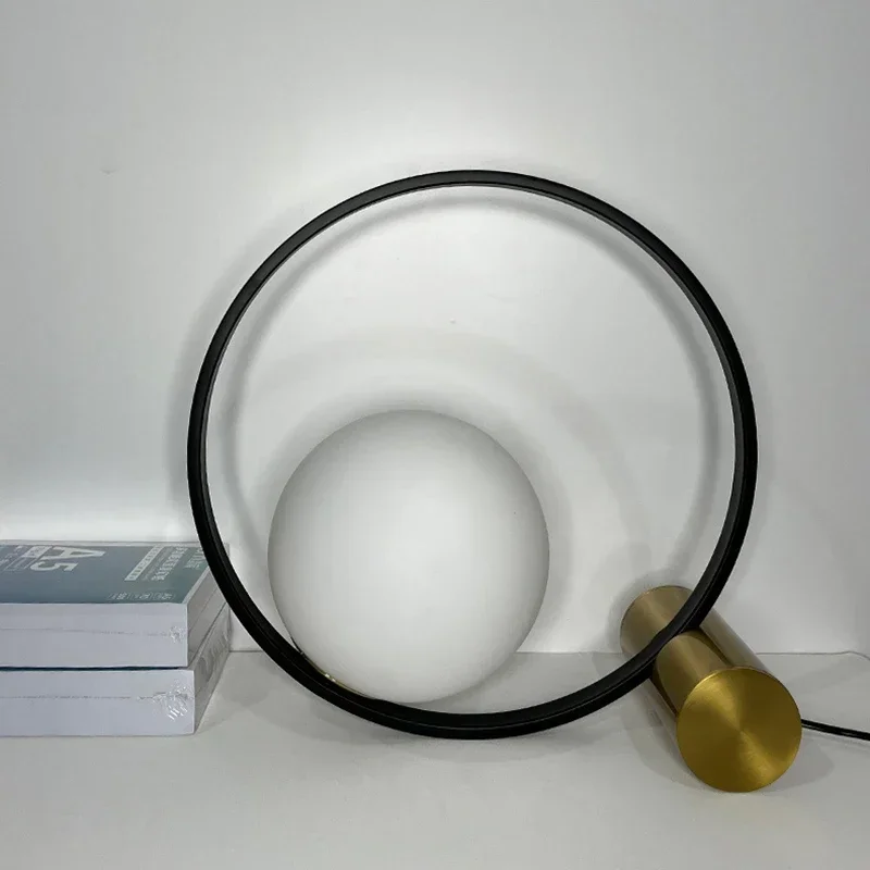 Оригинальная настольная лампа в скандинавском стиле современная простая