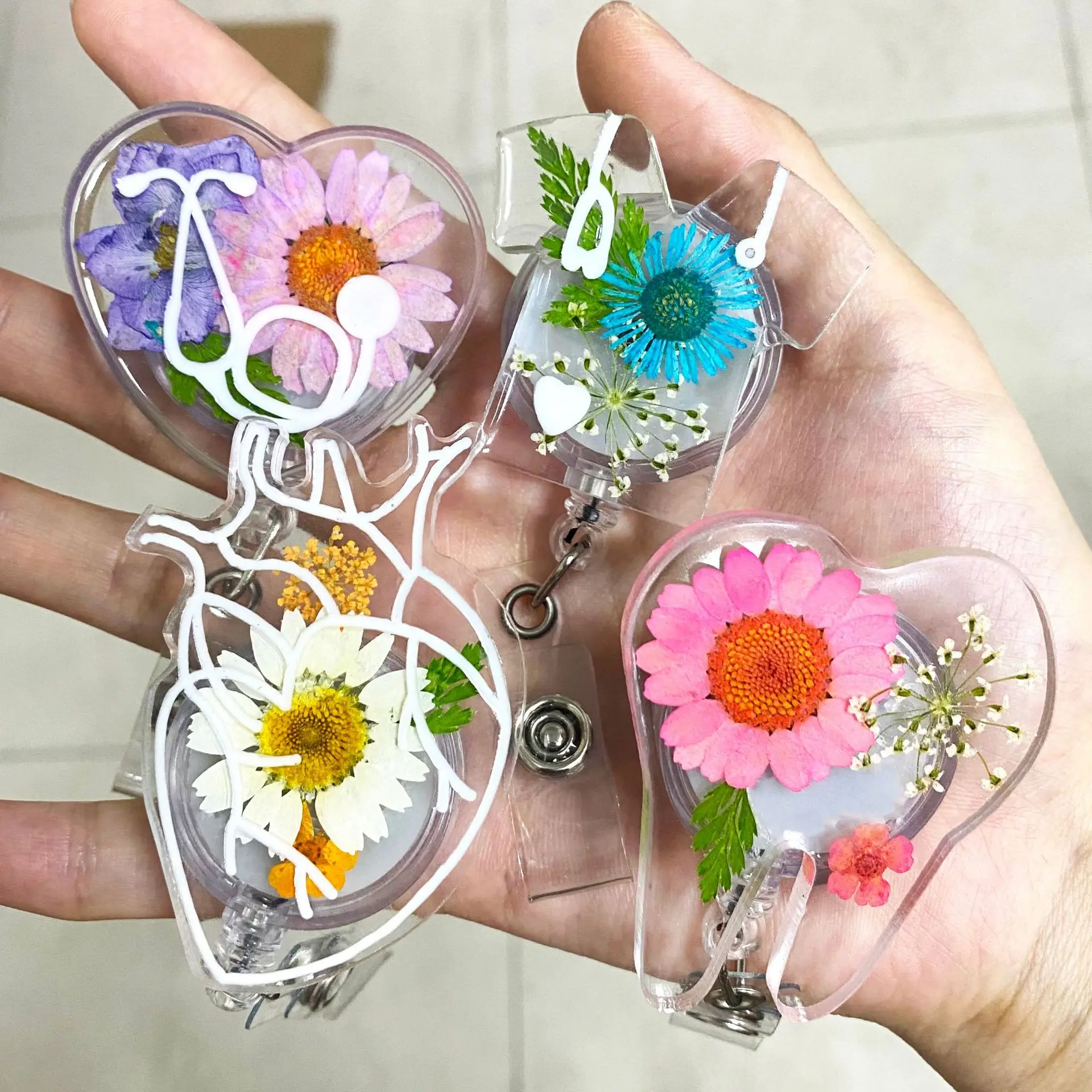 

Colorful Dried Flower Resin Badge Clip Heart Teeth Shape Clear Retractable Rotating Badge Clip Doctor Nurse Badge Reel Gift