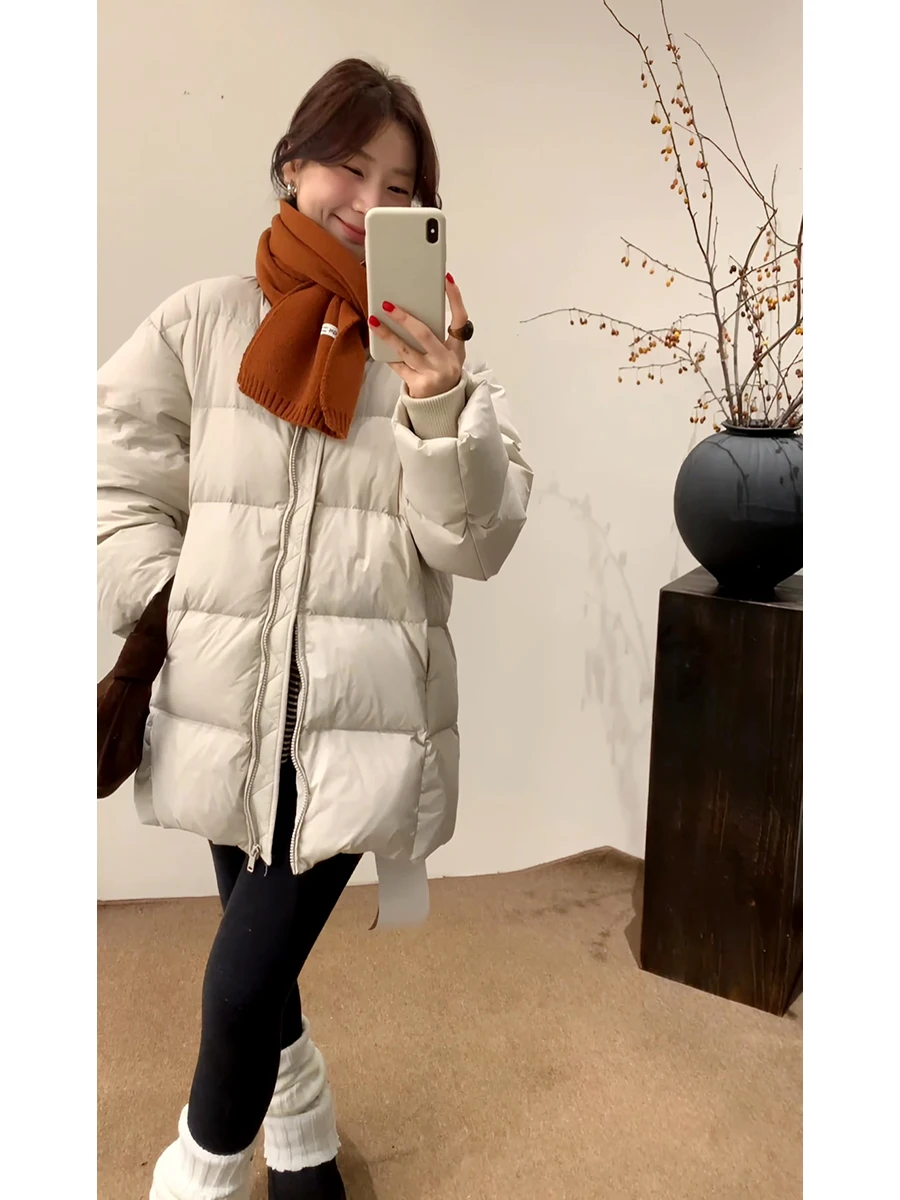 Минималистичный свободный пуховик средней длины новинка зимы 2024 90 теплая