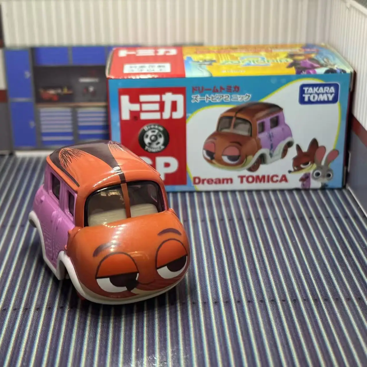 Фото TAKARA TOMY Zootopia 2, игрушечный автомобиль из сплава, Goody Carry, имитация игрового автомобиля, тема Диснея, модель без дистанционного управления, игрушка №5