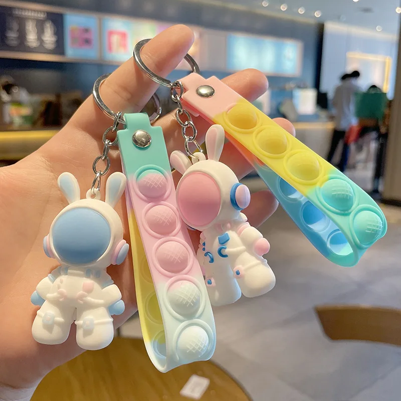 

Astronaut Key Chain Cartoon Rabbit PVC Resin Blue Pink Bunny Backpack Accessories Key Ring Jewelry Soft Rubber Animal Custom