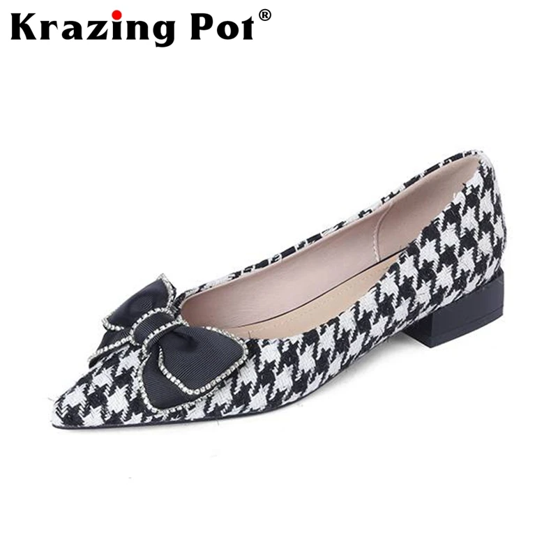 

Женские туфли-лодочки с острым носком, на низком каблуке