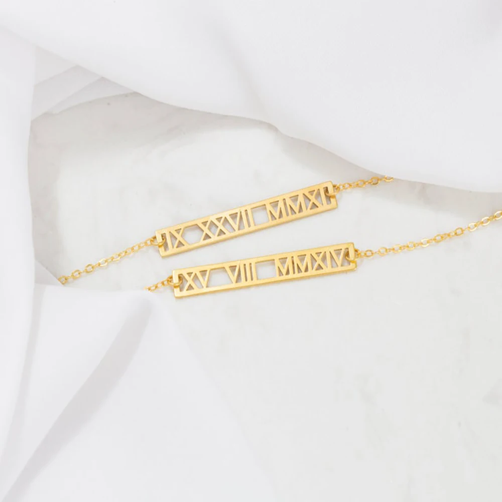 

Custom Roman Numeral Necklace Personality Hollow Letter Rectangular Pendant Stainless Steel Woman Jewelry Exquisite Gift