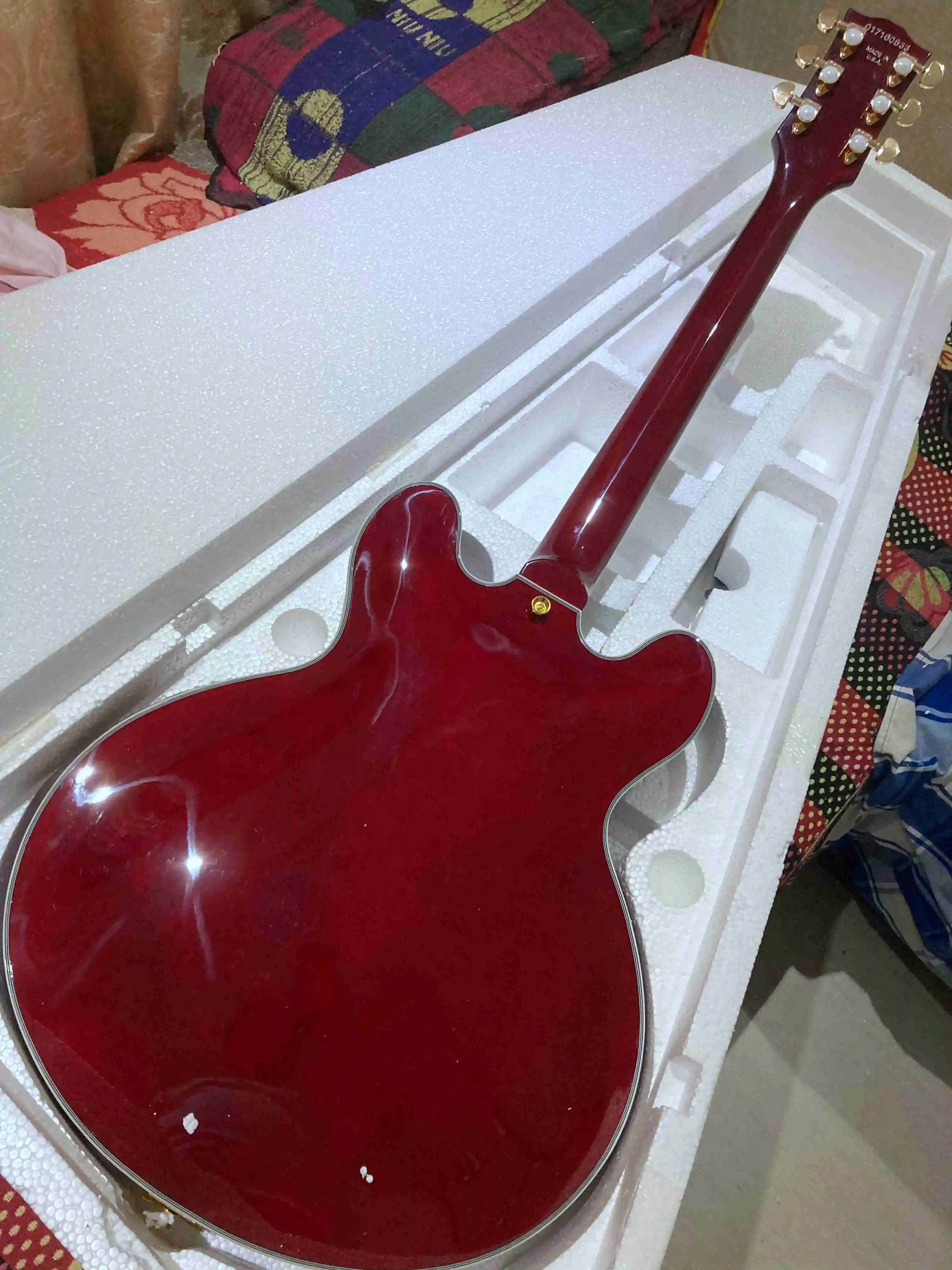 Custom shop электрогитара с красным борным кленовым верхом e. S. 33 5 красной отделкой и