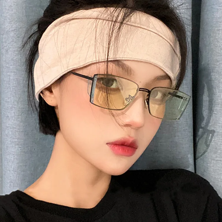 

2022 New Small Metal Frame Sunglass Fashion Colorful Ultralight Men Women Shades Luxury Brand Designer Cool Travelling Eyewear