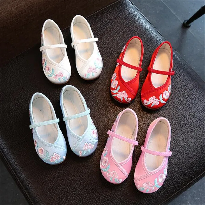 

Girls Embroidery Flats Old Peking Cloth Shoes Kids Canvas Dance Ballerina Shoes Chinese Vintage Rural Handmade Silk Dress Shoes